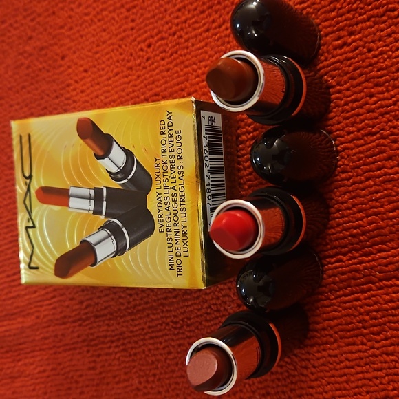 MAC Everyday Mini Lipstick Trio Set. Red Trio. New In Box. - Picture 4 of 9
